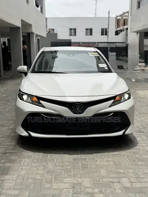 Toyota Camry LE FWD 2020 White