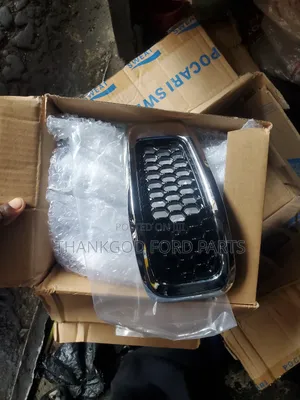 Front Grill Cherokee Latitude 2014-2015-2016-2017