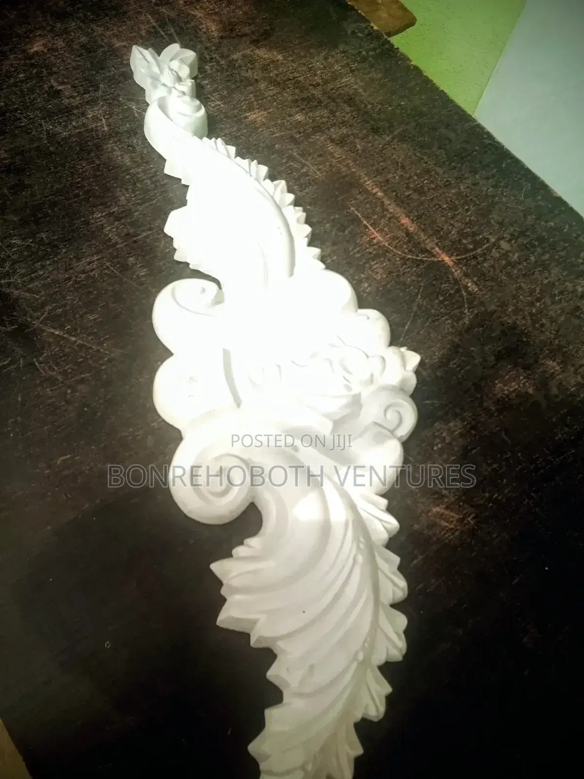 Wall Molding Ornament