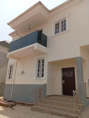 4bdrm Duplex in Admiralty Estate for rent