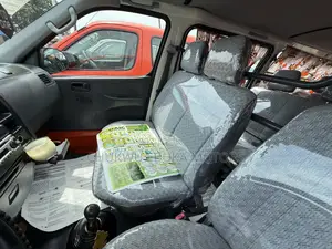 Toyota HiAce 2004 Red