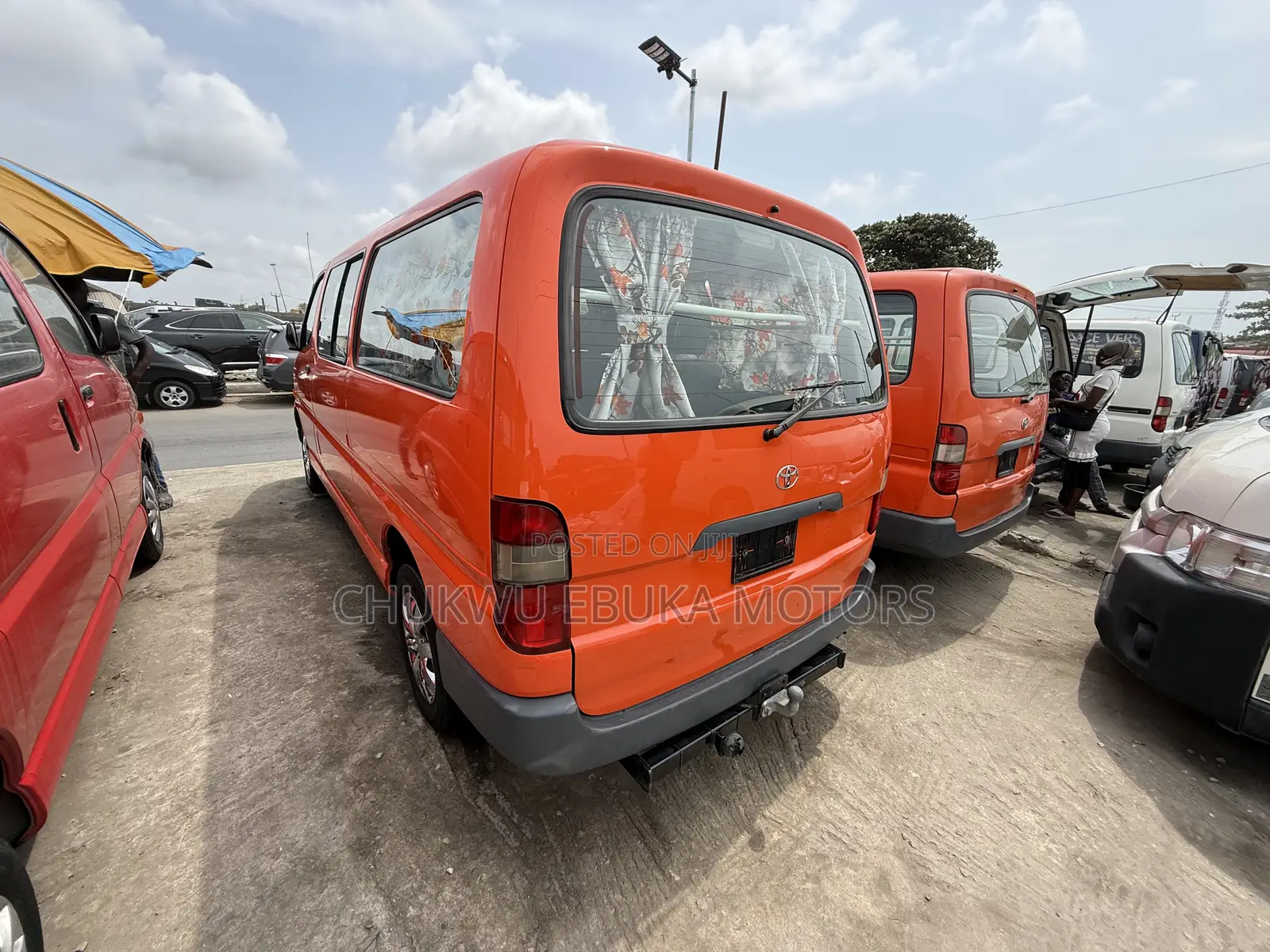 Toyota HiAce 2004 Red
