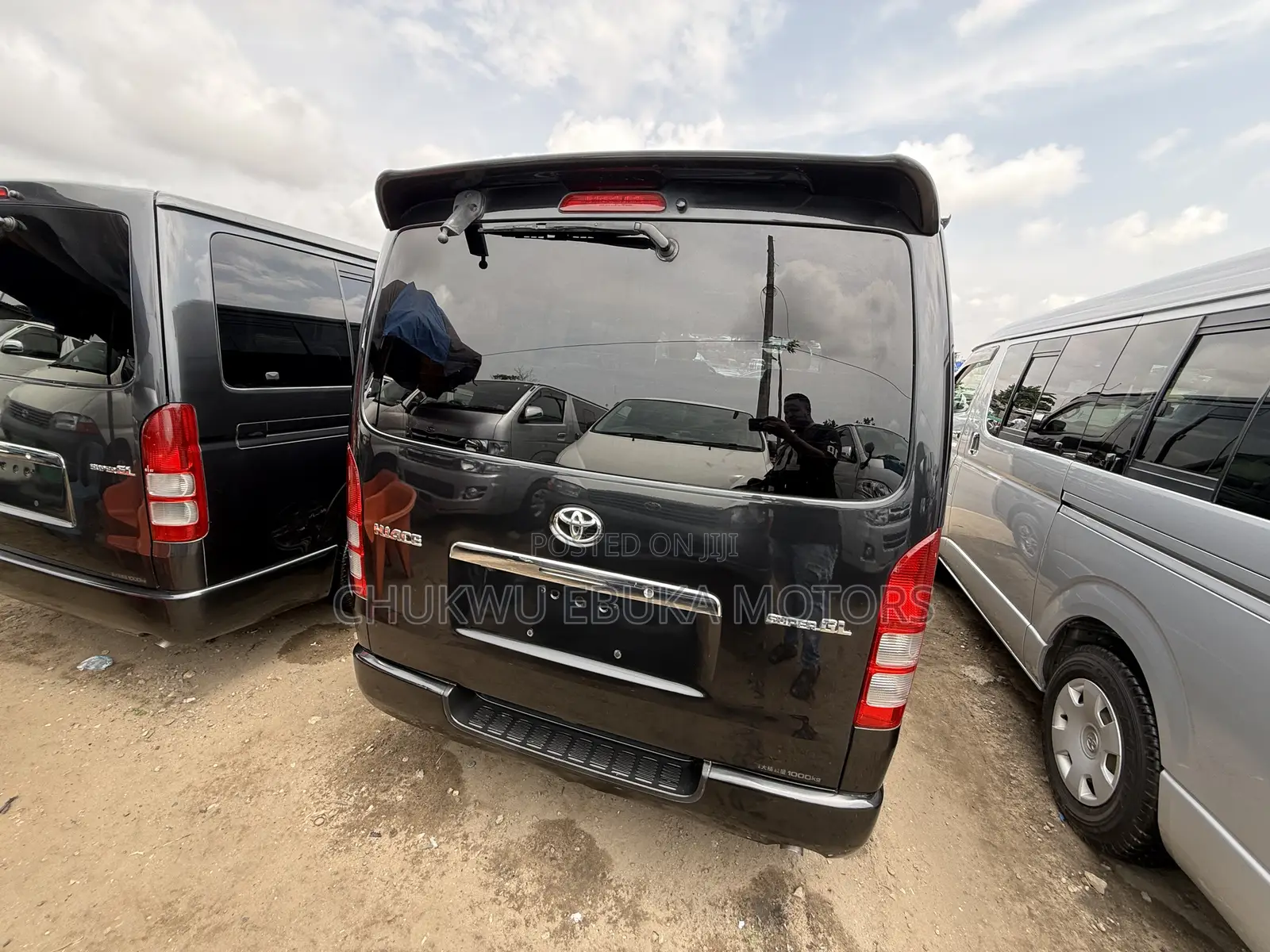 Toyota HiAce 2013 Black