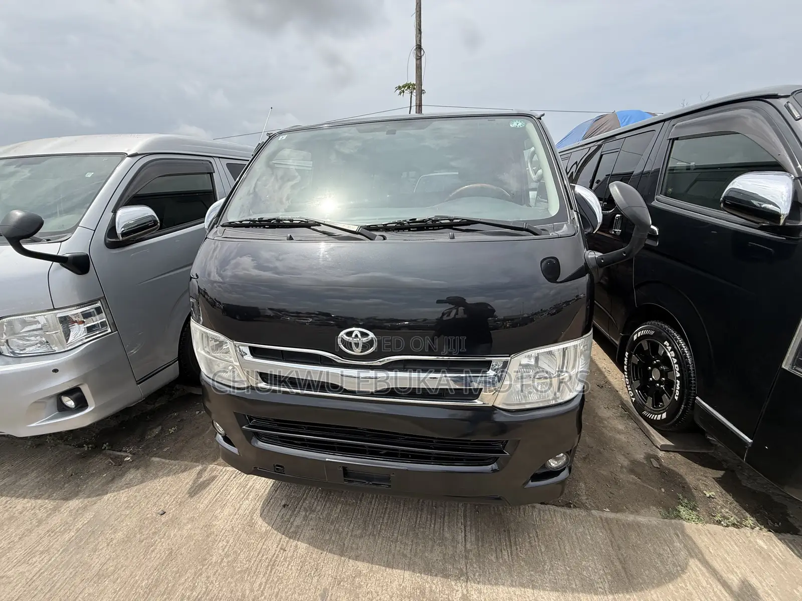 Toyota HiAce 2013 Black