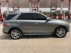 Mercedes-Benz M Class ML350 4MATIC 4dr SUV AWD (3.5L 6cyl 7A) 2015 Gray