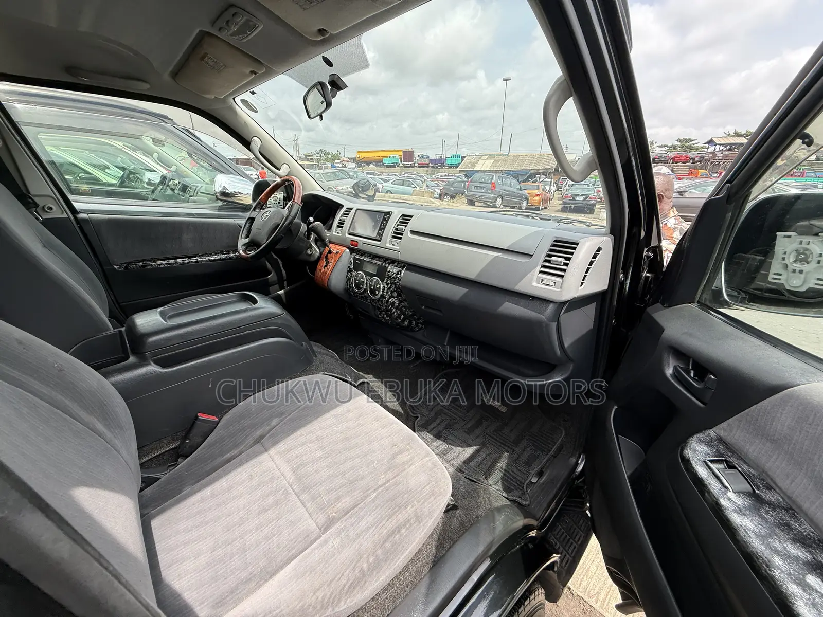 Toyota HiAce 2013 Black
