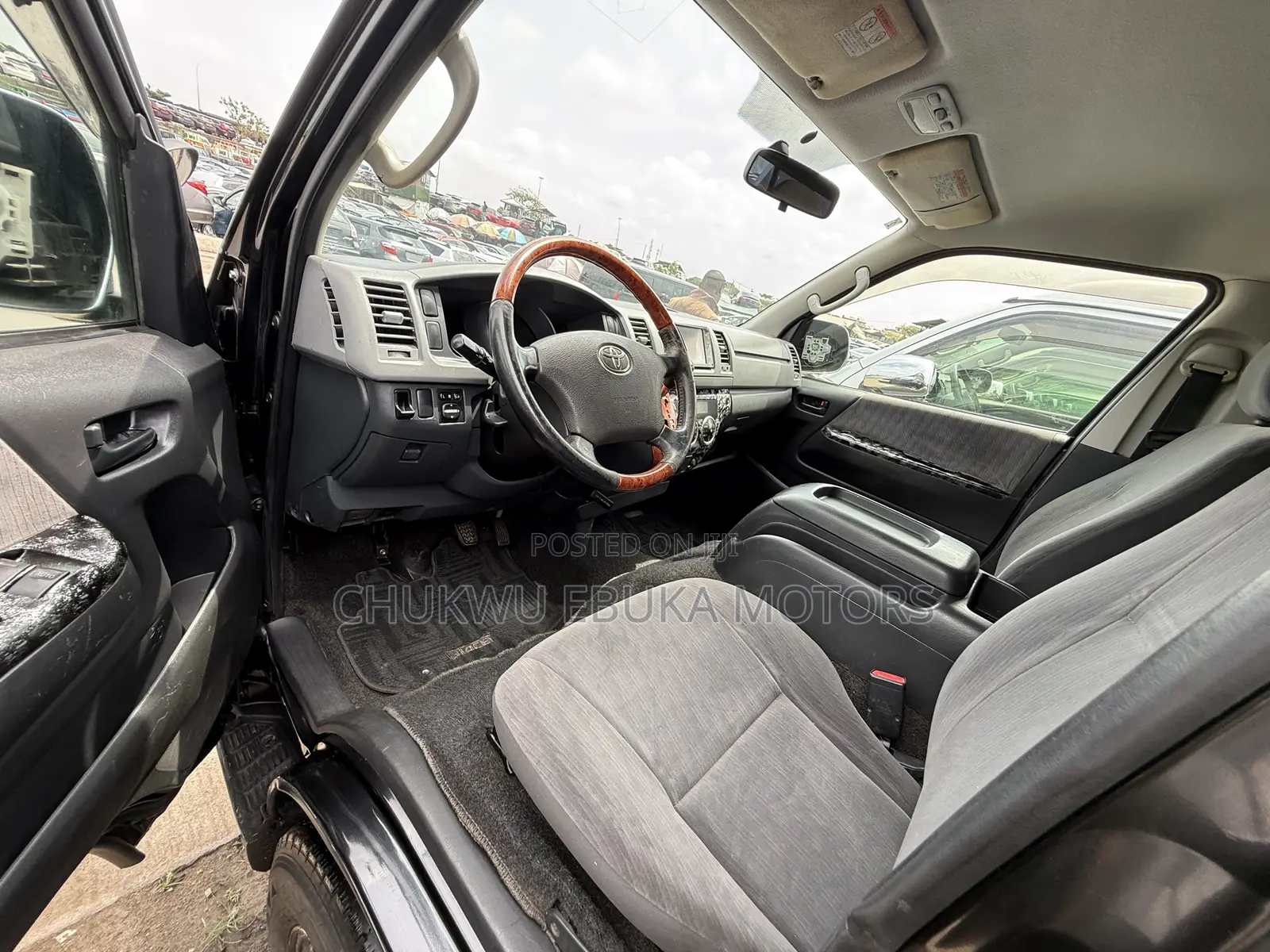 Toyota HiAce 2013 Black