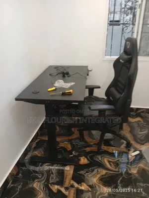 Electric Adjustable Office Desk/Table and Quality Gaming Chair