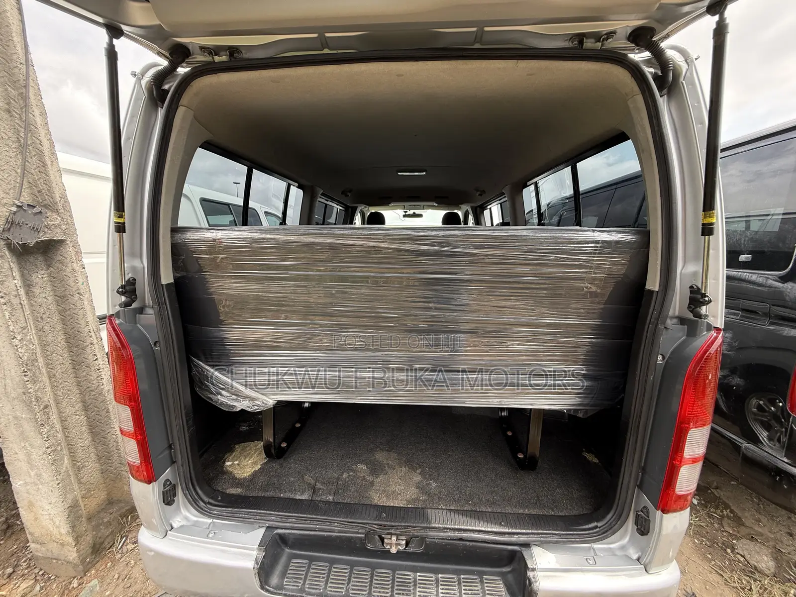 Toyota HiAce 2012 Silver