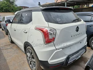 SsangYong Stavic 2016 White