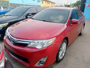 Toyota Camry XLE 4dr Sedan (2.5L 4cyl 6A) 2013 Red