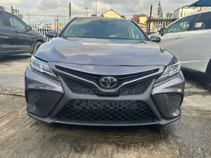 Toyota Camry SE FWD (2.5L 4cyl 8AM) 2018 Gray