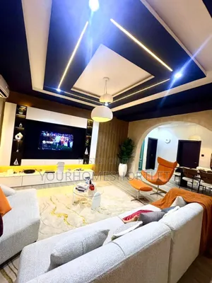 New 4/ 3 Luxury Bedroom Apartment That Allows Movie Shoot and Party