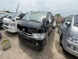 Toyota HiAce 2013 Black