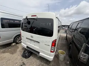 Toyota Grand HiAce 2015 White