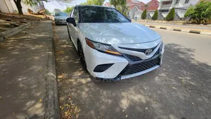 Toyota Camry XSE (2.5L 4cyl 8A) 2019 White