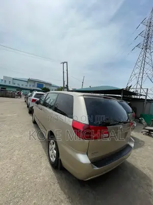 Toyota Sienna 2004 Gold