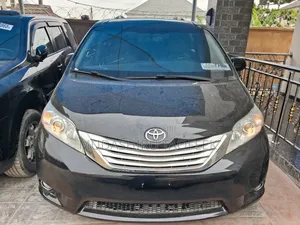 Toyota Sienna XLE 7-Passenger 4dr Minivan AWD (3.5L 6cyl 6A) 2015 Black