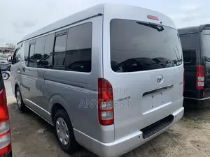 Toyota HiAce 2014 Silver