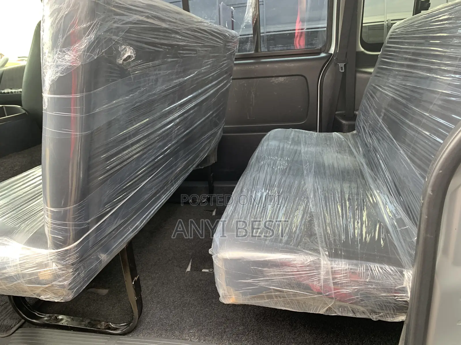 Toyota HiAce 2014 Silver