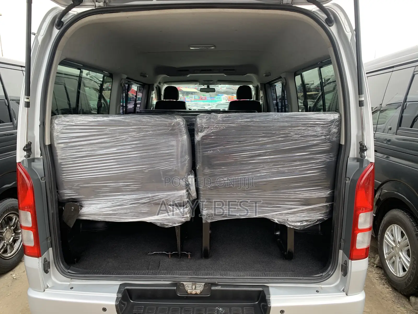 Toyota HiAce 2014 Silver
