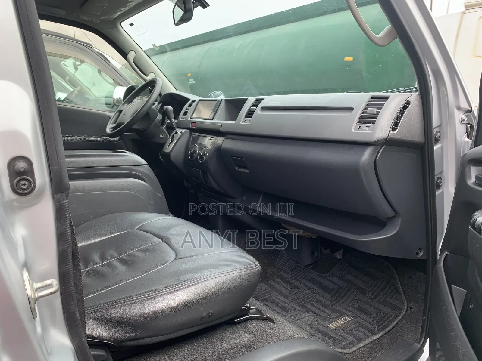 Toyota HiAce 2014 Silver