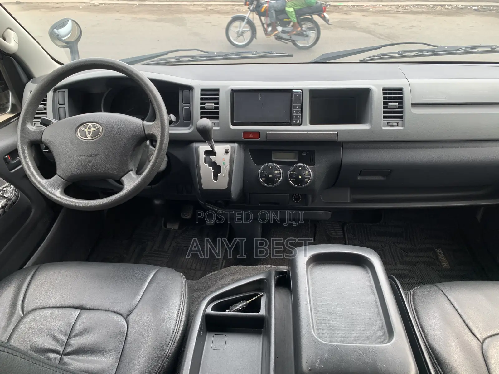 Toyota HiAce 2014 Silver