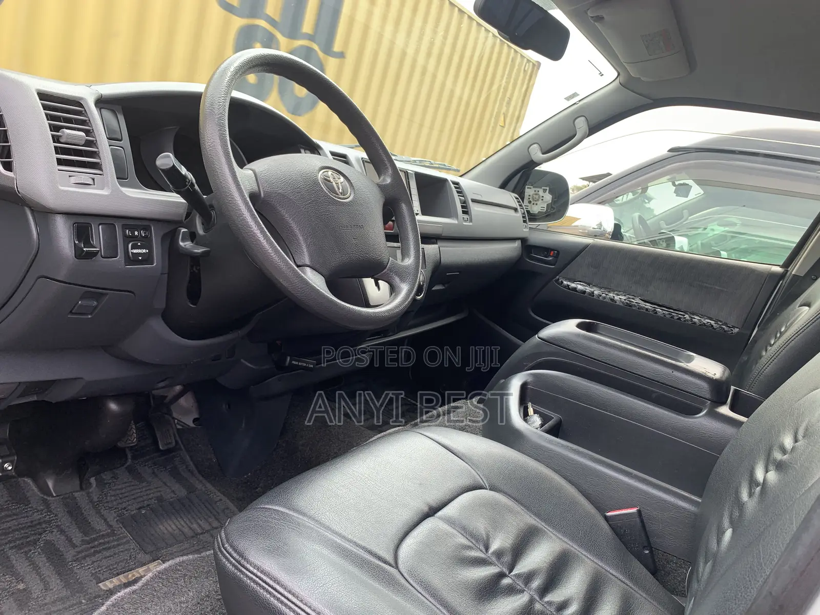 Toyota HiAce 2014 Silver