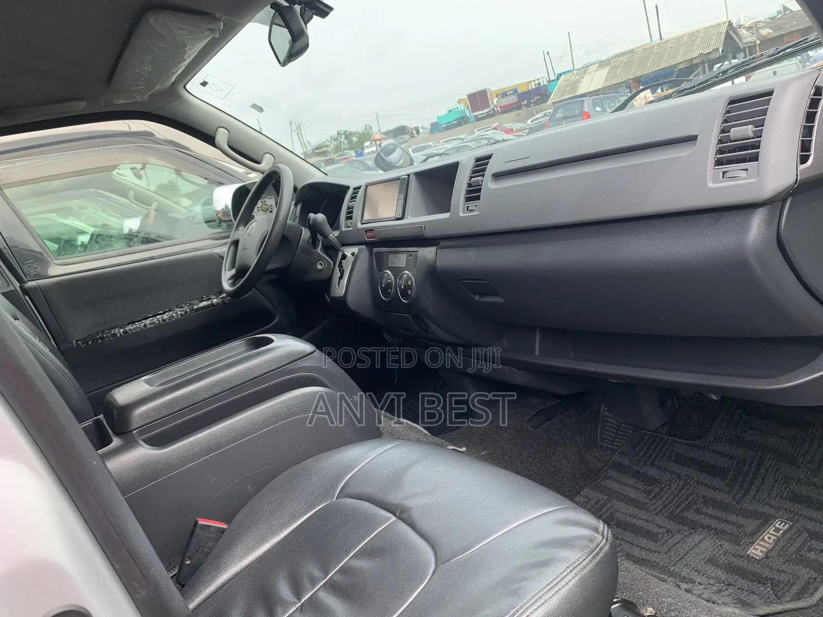 Toyota HiAce 2014 Silver
