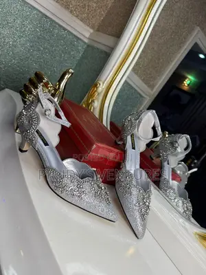 Quality Ladies Shoe Styled With Stones