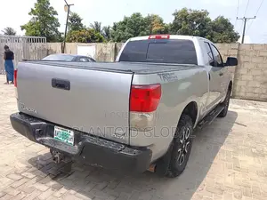 Toyota Tundra 2010 Silver