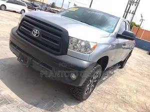 Toyota Tundra 2010 Silver