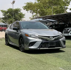 Toyota Camry XSE V6 (3.5L V6 8A) 2019 Gray