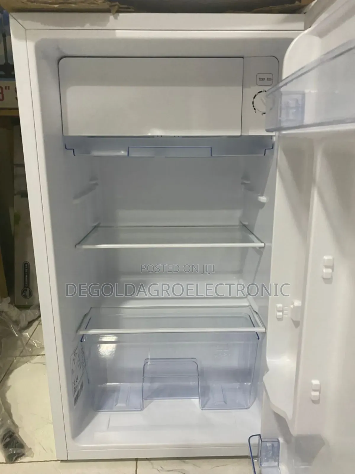 Fridgemaster 100ltrs Table Top Refrigerator With Small Freezer
