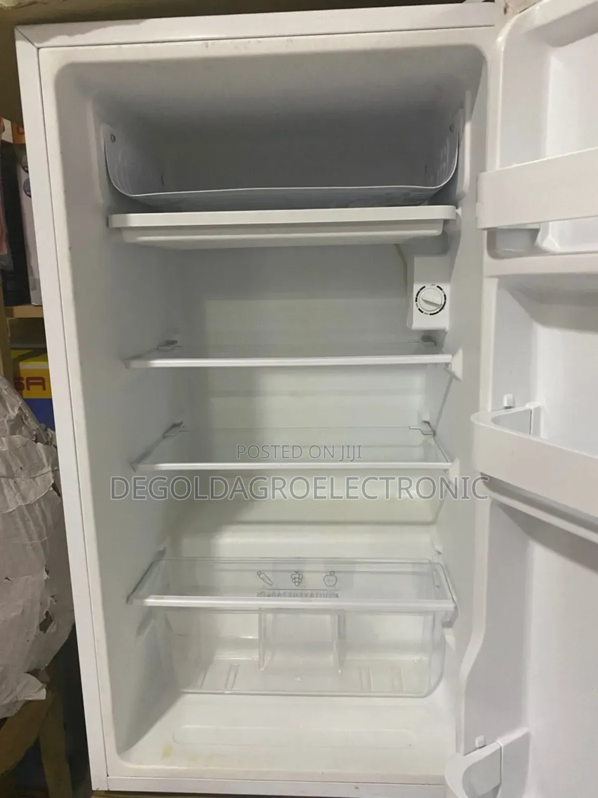 Fridgemaster 100ltrs Table Top Refrigerator With Small Freezer