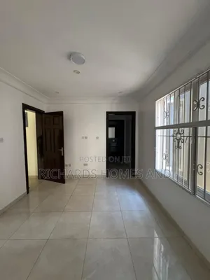 5bdrm Duplex in Banana for rent