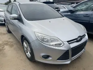 Ford Focus Titanium 4dr Hatchback (2.0L 4cyl 6AM) 2014 Silver