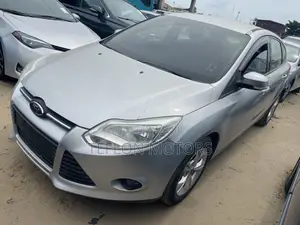 Ford Focus Titanium 4dr Hatchback (2.0L 4cyl 6AM) 2014 Silver