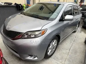 Toyota Sienna SE 8 Passenger 2012 Gray
