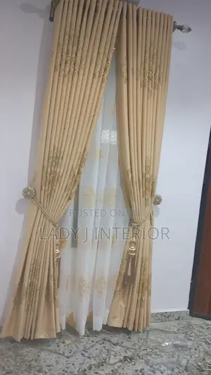 Stock Cutains