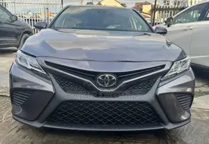 Toyota Camry SE FWD (2.5L 4cyl 8AM) 2018 Gray