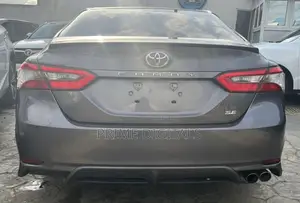 Toyota Camry SE FWD (2.5L 4cyl 8AM) 2018 Gray