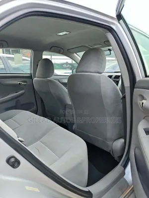 Toyota Corolla LE 4dr Sedan (1.8L 4 cyl 4A) 2009 Silver
