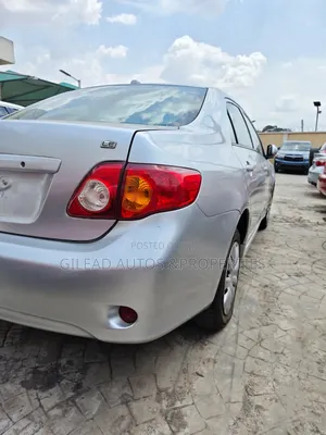 Toyota Corolla LE 4dr Sedan (1.8L 4 cyl 4A) 2009 Silver