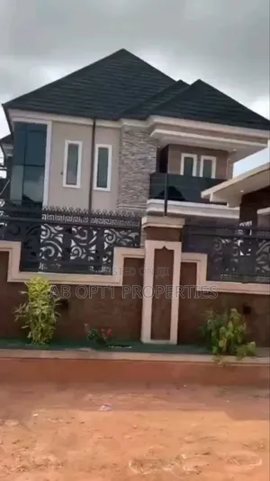 4bdrm Duplex in Okhoromi, Airport Rd, Benin City for sale