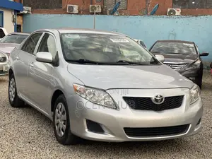 Toyota Corolla LE 4dr Sedan (1.8L 4cyl 4A) 2011 Silver