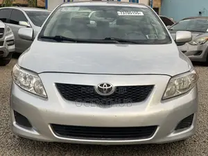 Toyota Corolla LE 4dr Sedan (1.8L 4cyl 4A) 2011 Silver