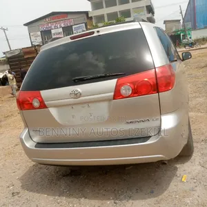 Toyota Sienna 2006 Gold