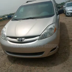 Toyota Sienna 2006 Gold