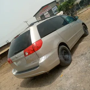 Toyota Sienna 2006 Gold
